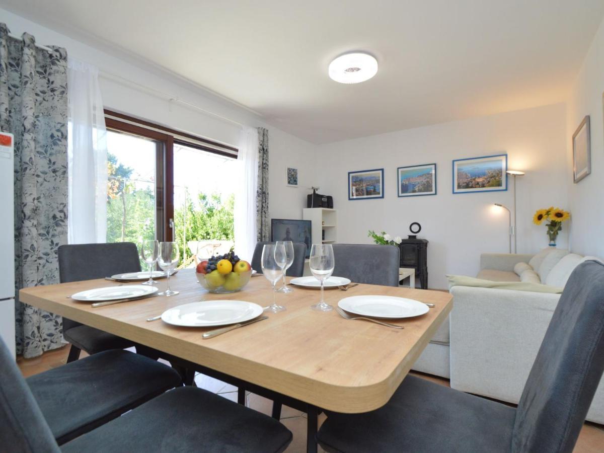 Mihotic By Interhome