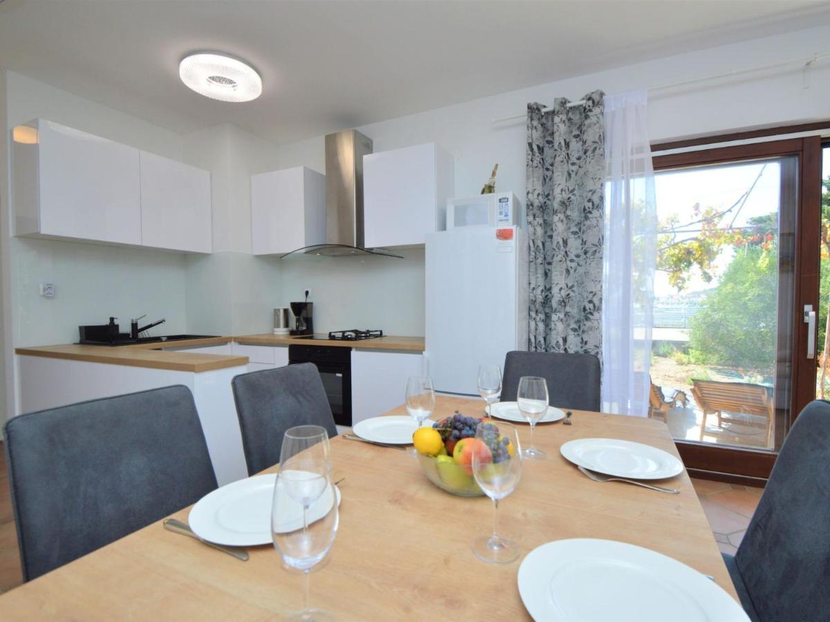 Mihotic By Interhome