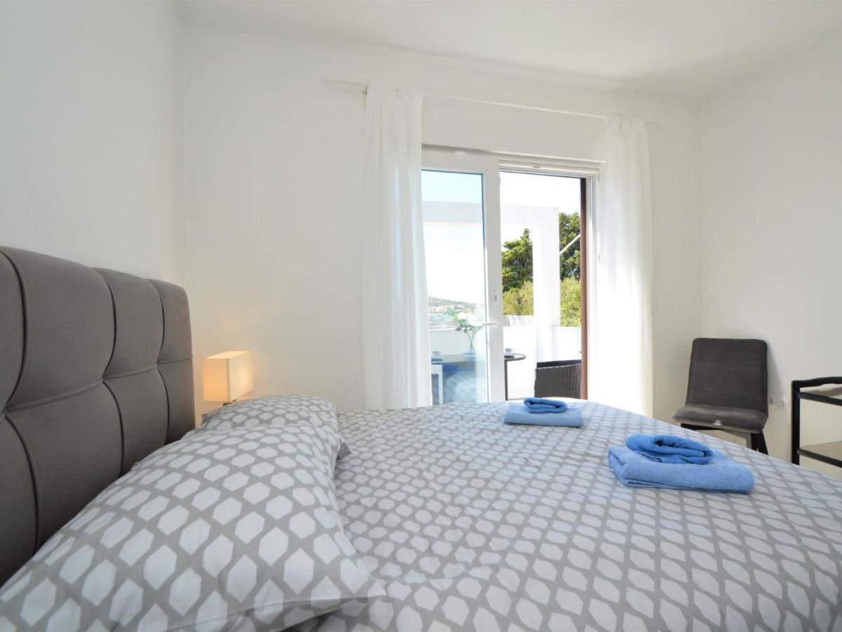 Mihotic By Interhome Murter